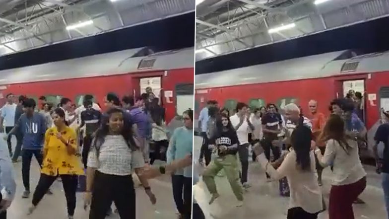 Passengers Perform Garba At Railway Station in Madhya Pradesh As Train Arrives Before Time; Watch Viral Video 