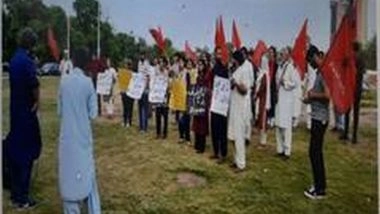 World News | Pakistan: Thatta People Protest Against Water Scarcity, Blocks National Highway