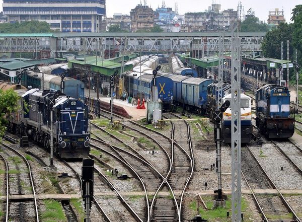 Western Railway Increases Price of Platform Tickets to Control Overcrowding During Festive Season