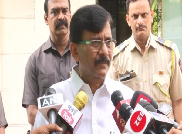 India News | Reading Hanuman Chalisa, Turning off Loudspeakers Won't Solve Kashmiri Pandits' Issue, Says Shiv Sena's Sanjay Raut