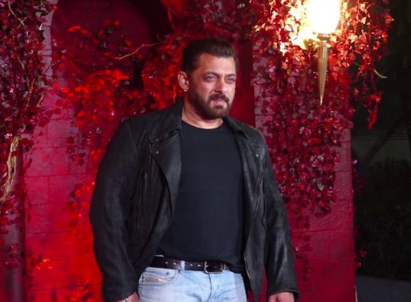 Entertainment News | Fans Go Crazy over Salman Khan's Swag Filled Walk at Karan Johar's Party