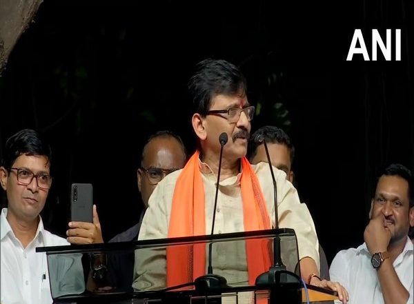 India News | Sanjay Raut Slams Raj Thackeray for Sharing Old Clips of Balasaheb Expressing His Views on Loudspeakers