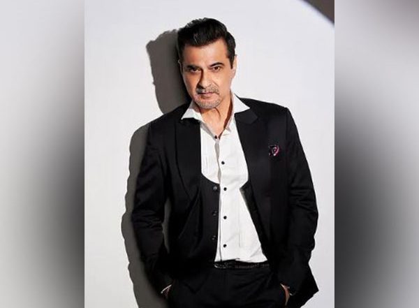 Entertainment News | Sanjay Kapoor Marks 32 Years of His Bollywood Debut with Special Throwback Pictures