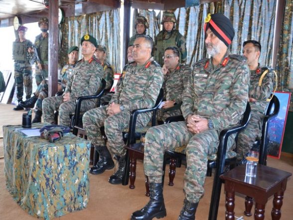 India News | Army Chief Visits Forward Areas Along Line of Control in J-K - Vimarsana News