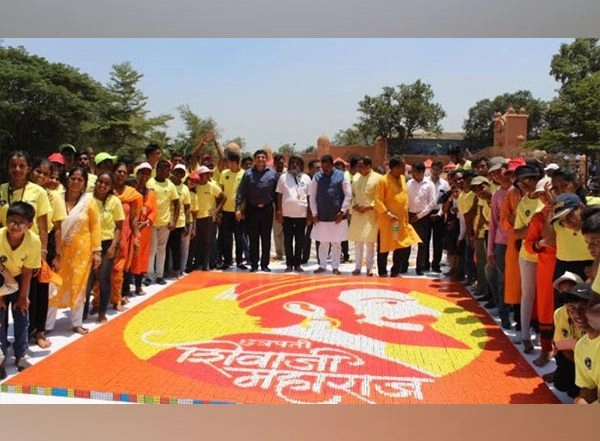 Business News | Nitin Desai's ND's Art World Creates a Record at the Maha Utsav with Rubik's Cube Mosaic of Chhatrapati Shivaji Maharaj on Maharashtra Day