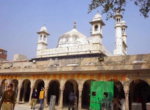 India News | Petition Filed in Varanasi Court Demanding Lord Adi Vishveshwara to Be Declared Gyanvapi Owner Will Be Heard Tomorrow