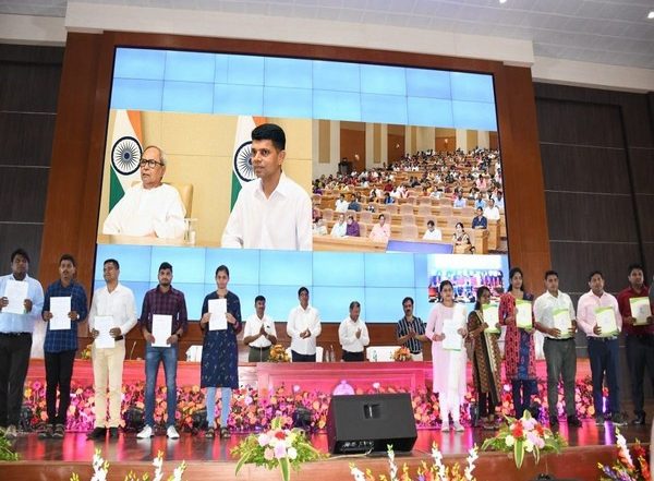 India News | Odisha CM Calls Upon College Teachers to Develop Problem-solving Attitude Among Students