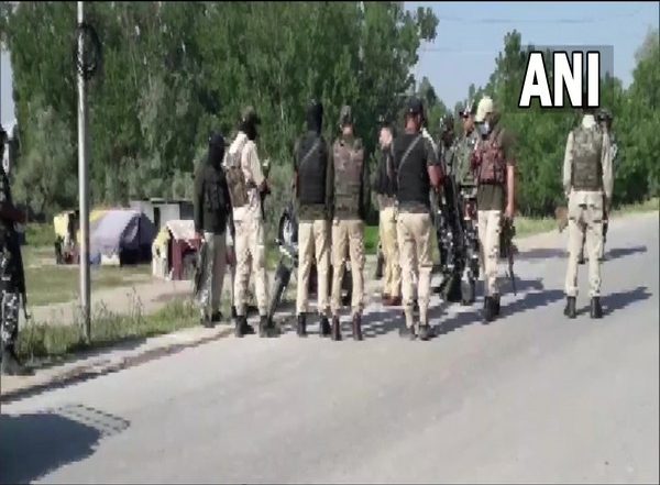 India News | J-K: Unarmed Policeman Succumbs to Injuries After Terrorists Open Fire in Srinagar