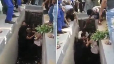 Sisters-In-Law Fall Into Drain During Hand-To-Hand Fight in Rajasthan; Watch Viral Video