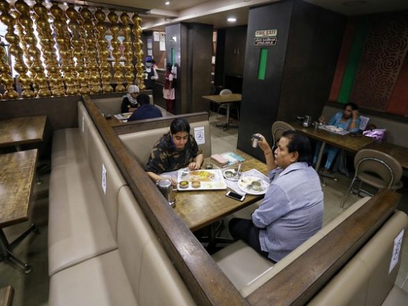 India News | Centre to Soon Come Up with Framework to Check Service Charge Levied by Restaurants - Vimarsana News