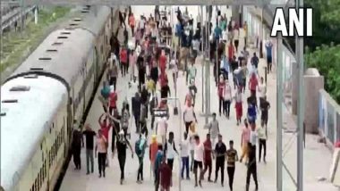 Agnipath Scheme Protest in Uttar Pradesh: Protesters Set Empty Bogey on Fire in Ballia, Several Trains Cancelled as Precautionary Measure