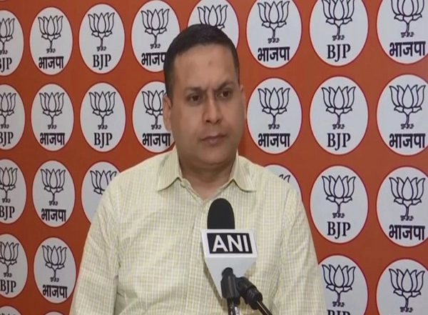 India News | Congress Accuses BJP of 'misusing' Central Agencies After ED Summons Sonia, Rahul Gandhi; BJP Counterattacks