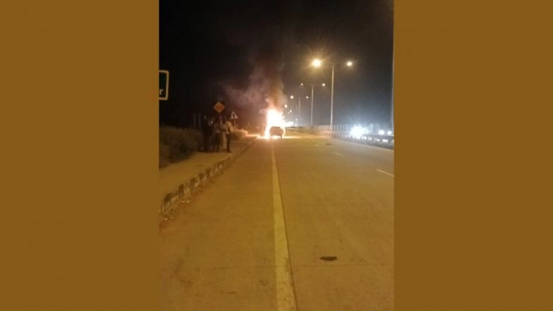 Uttar Pradesh: BMW Car Catches Fire on Lucknow-Varanasi Highway