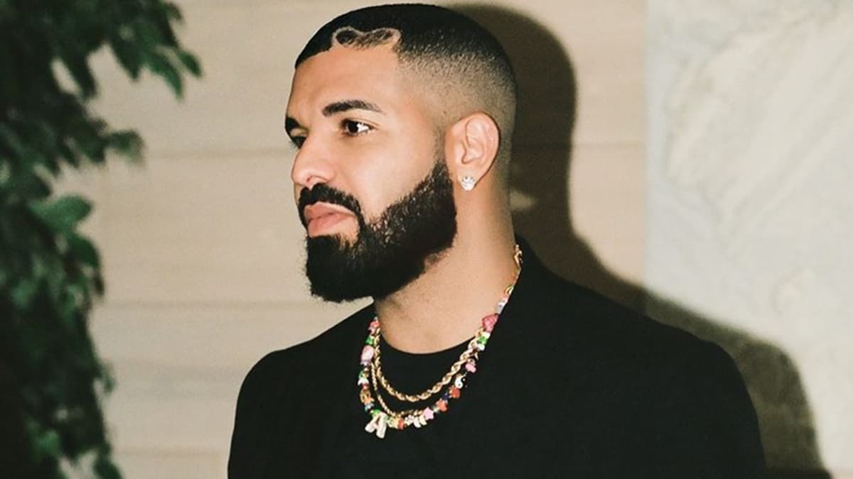 Drake has a nostalgic moment on stage with the Backstreet Boys