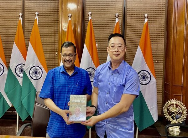 World News | Delhi CM Meets Singapore Envoy, Discusses Urban Management Collaborations