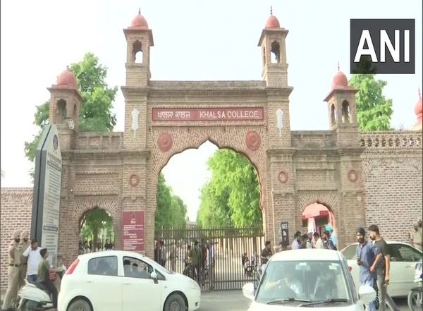 India News | Punjab: Clash Outside Khalsa College in Amritsar, 2 Injured