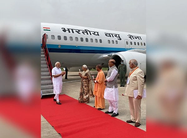 India News | PM Modi Reaches Lucknow to Participate in UP Investors Summit