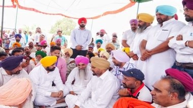 India News | Amid Protests, Bhagwant Mann Meets Family of Sidhu Moose Wala Days After He Was Shot Dead