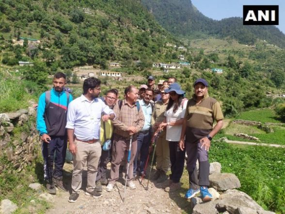 India News | Uttarakhand: CEC Rajeev Kumar Treks 18 Km to Visit Remote Polling Stations - Vimarsana News