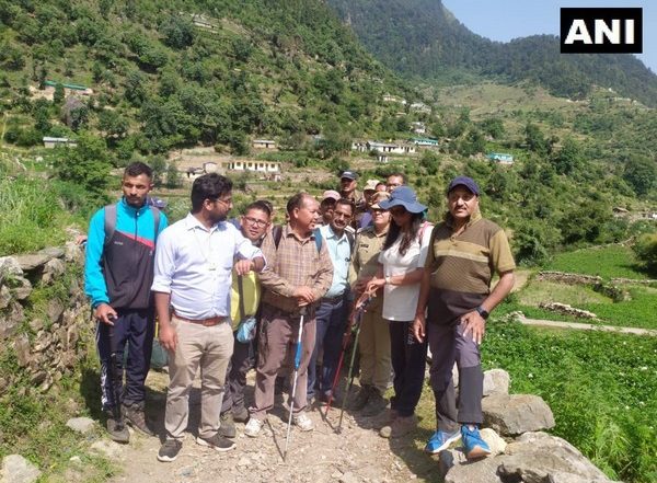 India News | Uttarakhand: CEC Rajeev Kumar Treks 18 Km to Visit Remote Polling Stations