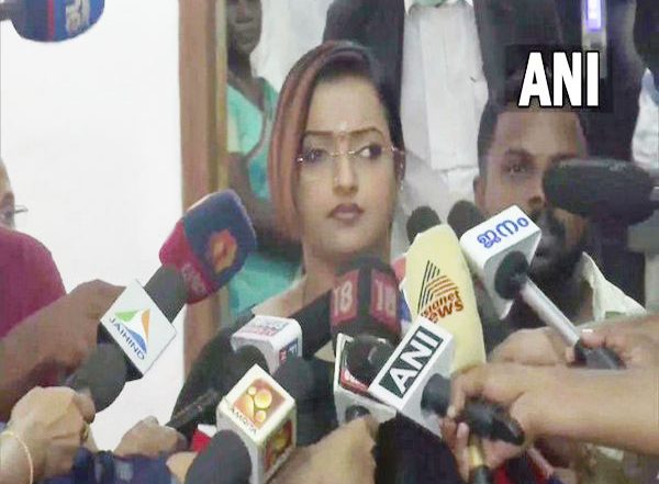India News | Kerala Gold Smuggling Case: Prime Accused Swapna Suresh Alleges Involvement of CM Pinarayi Vijayan, His Family