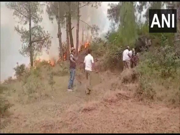 India News | Forest Fire Breaks out Near LoC in J-K's Poonch - Vimarsana News