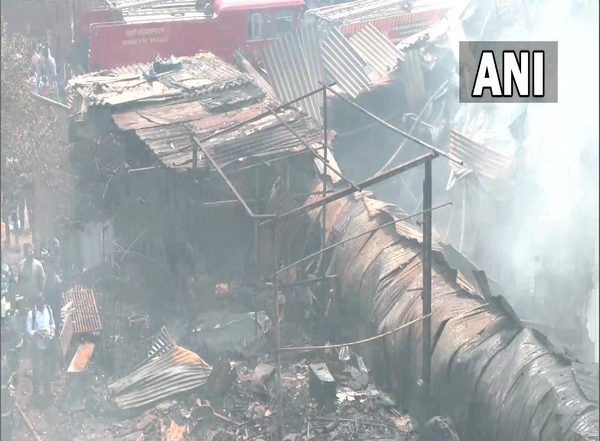 India News | Mumbai: Fire Breaks out at Four Scrap Godowns in Mankhurd Area, No Casualties Were Reported