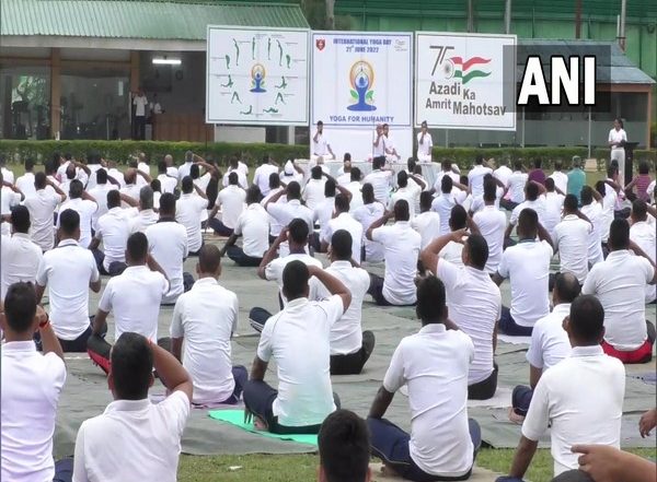 India News | J-K: Indian Army Personnel Perform Yoga at 13,000 Ft on 8th International Yoga Day