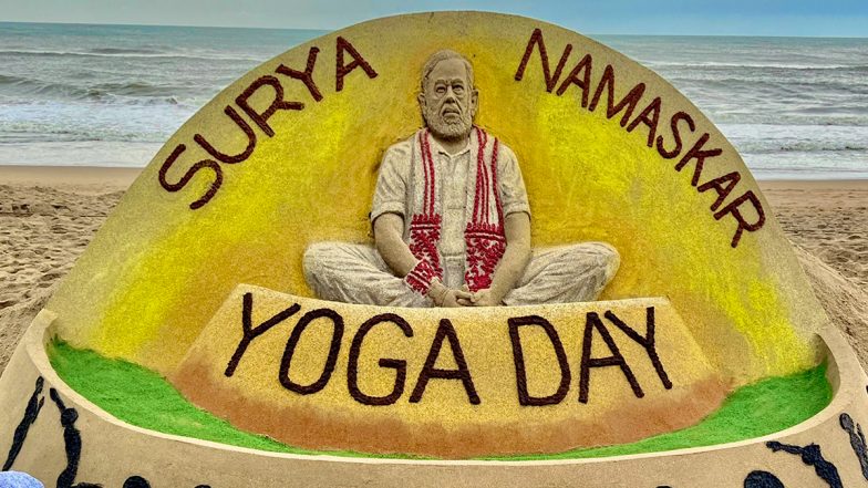 International Yoga Day 2022 Sand Art: Sudarsan Pattnaik Creates Narendra Modi’s Sand Sculpture on The Theme 'Surya Namaskar' At Puri Beach in Odisha