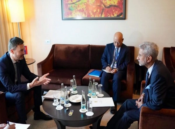 World News | Jaishankar Discusses Political, Economic, Defence Cooperation with Slovak PM Eduard Heger
