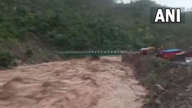 Jammu & Kashmir: Tumultuous Flow in Tawi River Due to Incessant Rainfall in Toldi Nullah (Watch Video)