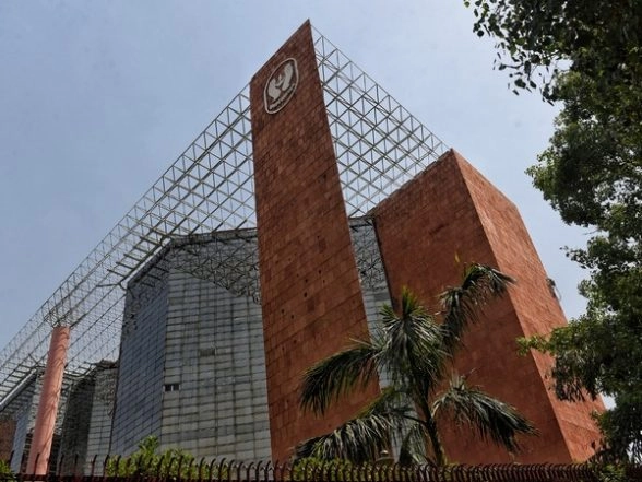 LIC Shares Hit New Record Low of Rs 723.70