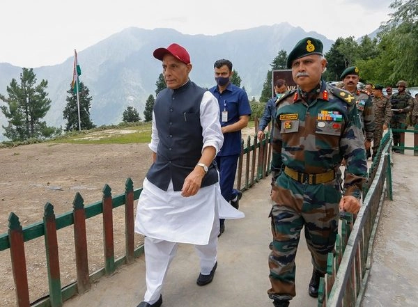India News | Rajnath Singh Reviews Security Situation Along Border Areas in J-K