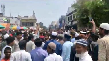Prophet Remark Row: Protestors Gather in Large Numbers Outside Mecca Masjid in Hyderabad; Watch Video