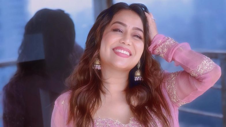 Neha Kakkar Birthday: Aao Raja, Dilbar, Aankh Marey – 7 Songs of the Singer That You Would Love To Listen on Loop! (Watch Videos)