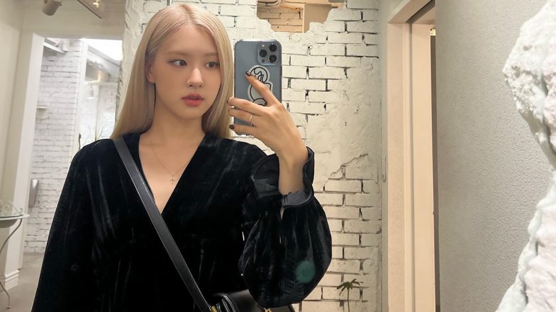 Blackpinks Rose And Her Mirror Selfies Are Lit Af View Her Stunning Pics In Black Velvet Dress