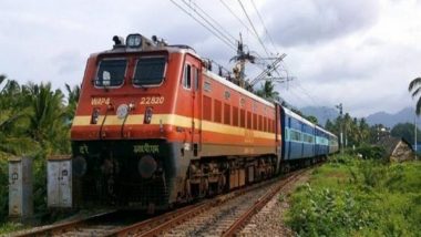 Selfie Turns Fatal in West Bengal: Two Teenagers Mowed Down by Local Train While Clicking Photo in Howrah