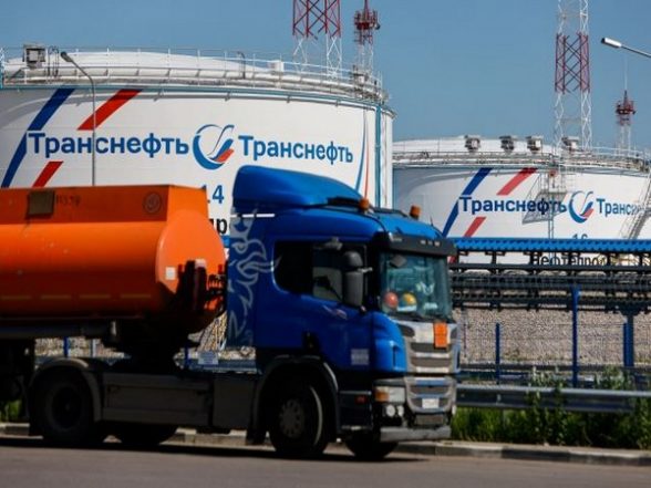 World News | Pakistan Open to Importing Cheap Oil from Russia - Vimarsana News