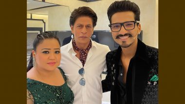 Shah Rukh Khan Happily Poses With Bharti Singh and Haarsh Limbachiyaa in This Viral Pic!