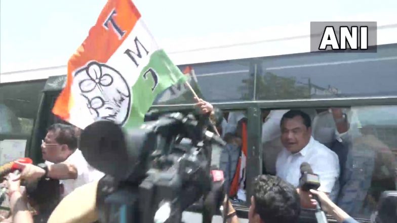 Maharashtra Political Crisis: TMC Workers Protest Outside Radisson Blu Hotel in Guwahati Where Rebel Shiv Sena MLAs Take Refuge