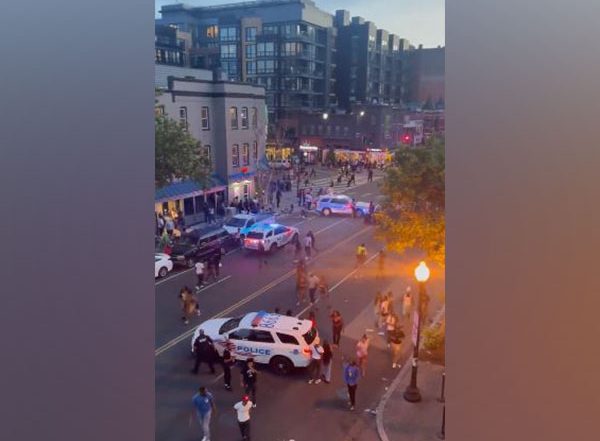 World News | Teenager Killed, Police Officer Among 3 Injured in Washington DC Shooting