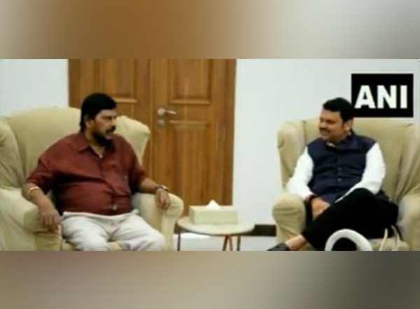 India News | Maha Political Crisis: Ramdas Athawale Meets Fadnavis, Says BJP in Wait and Watch Mode