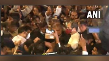 India News | Maharashtra CM Greets Hundreds of Sena Supporters on Reaching 'Matoshree'