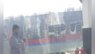 India News | Anti-Agnipath Protest: Protestors Vandalise Secunderabad Railway Station Premises, Set Train Ablaze