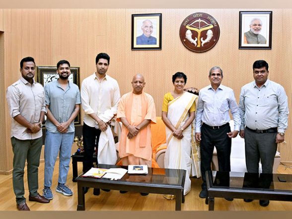 Entertainment News | 'Major' Movie: UP CM Adityanath Presents Mementos to Parents of Adivi Sesh, Major Sandeep Unnikrishnan - Vimarsana News
