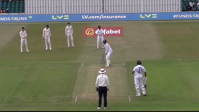 India Fall of Wickets: Shubman Gill, Rohit Sharma, Shreyas Iyer and Others Depart Cheaply in Practice Match vs Leicestershire (Watch Video Highlights)