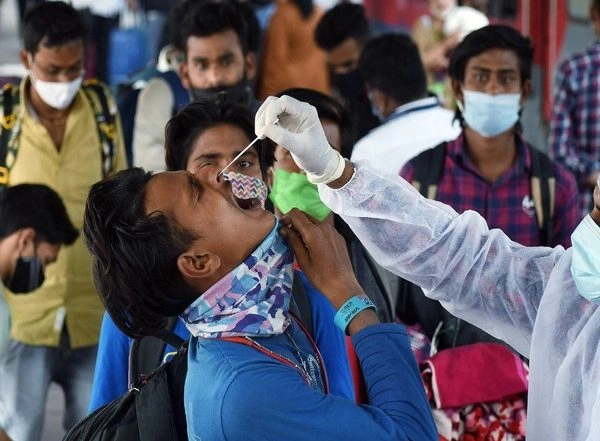 India News | Delhi Reports over 1,300 New COVID Cases for Second Consecutive Day, Logs Fresh 1,323 Infections