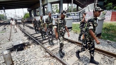 India News | Centre Bans 35 WhatsApp Groups for Spreading Fake News on Agnipath Scheme