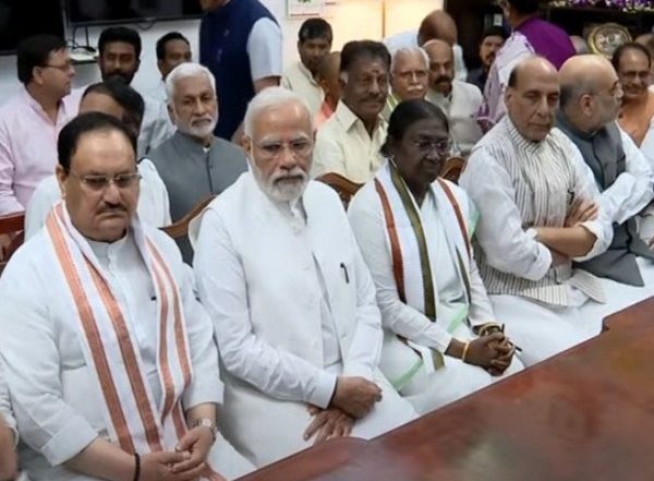 India News | NDA's Presidential Candidate Droupadi Murmu Files Her Nomination Papers