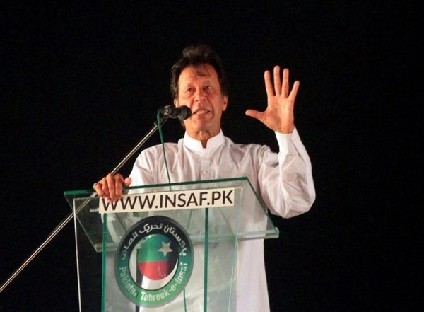World News | Imran Khan Calls for Protests on Sunday as Political Tensions Rise in Pakistan